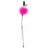 Cravache pompon rose avec petites plumes