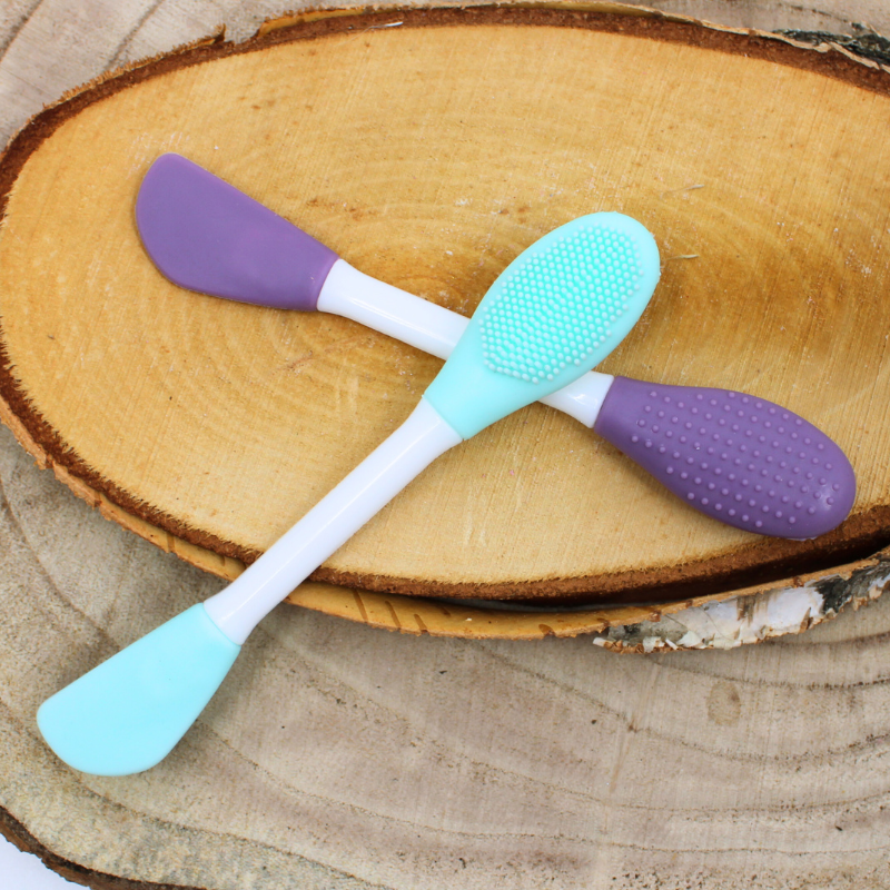 Spatule  brosse visage à double face violette